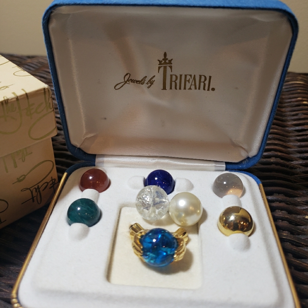 Retro Ring interchangeable marble in hands